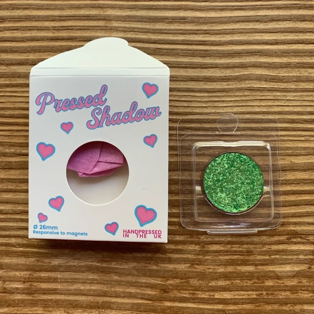 🎉HP🎉 New Parrot Pastel Roses UK Eyeshadow